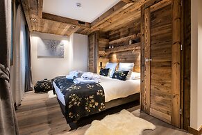 Manali Lodge  by Alpine Resorts