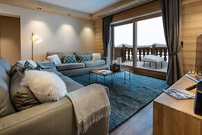 Manali Lodge  by Alpine Resorts