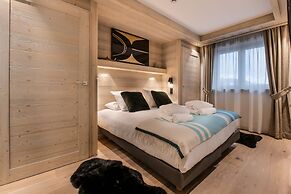 Manali Lodge  by Alpine Resorts