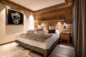 Manali Lodge  by Alpine Resorts
