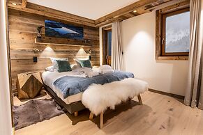 Manali Lodge  by Alpine Resorts