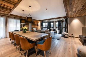 Manali Lodge  by Alpine Resorts