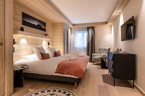 Manali Lodge  by Alpine Resorts