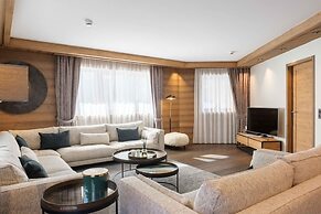 Manali Lodge  by Alpine Resorts