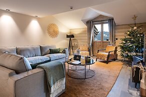 Manali Lodge  by Alpine Resorts