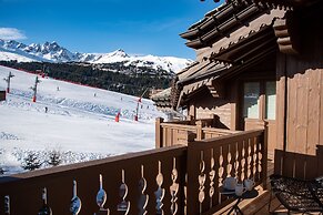 Manali Lodge  by Alpine Resorts