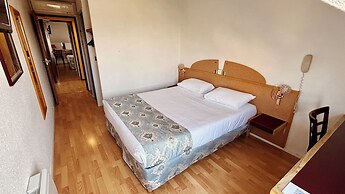 Kyriad Direct Arpajon