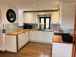 3 Bed Detached Cottage Log Burner, Mountain Views