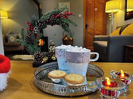 3 Bed Detached Cottage Log Burner, Mountain Views