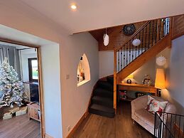 3 Bed Detached Cottage Log Burner, Mountain Views