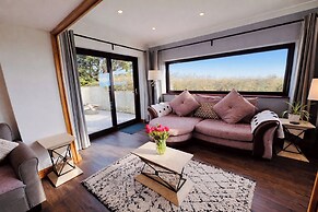 Ty Efail Cottage, Mountain Views & Secure Garden