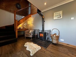 3 Bed Detached Cottage Log Burner, Mountain Views