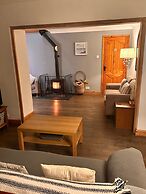 Detached 3 Bed Cottage, Mountain Views- Pets, Wifi