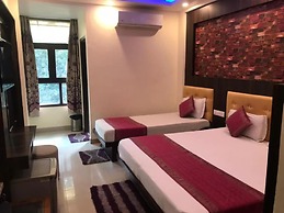 Goroomgo Bajrang Paharganj New Delhi