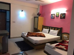 Goroomgo Bajrang Paharganj New Delhi