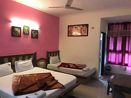 Goroomgo Bajrang Paharganj New Delhi