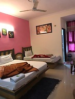 Goroomgo Bajrang Paharganj New Delhi