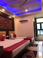 Goroomgo Bajrang Paharganj New Delhi