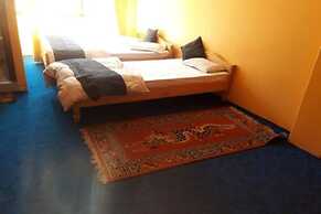 Goroomgo Bajrang Paharganj New Delhi