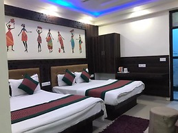 Goroomgo Bajrang Paharganj New Delhi