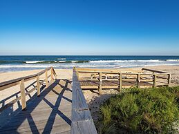 Spinnakers Reach 704