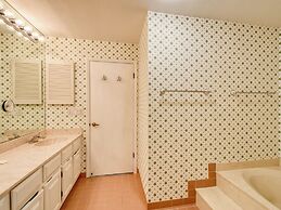 Spinnakers Reach 704