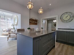 Plas Gwyrch Gatehouse