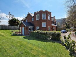 Plas Gwyrch Gatehouse