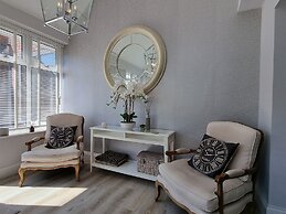 Plas Gwyrch Gatehouse