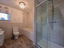 Plas Gwyrch Gatehouse