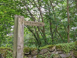 2 Kings Yard