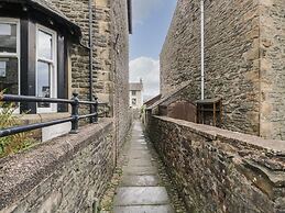 2 Kings Yard