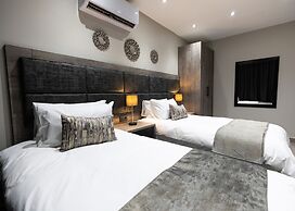 Luxe Suites Boutique Hotel