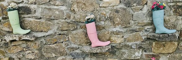 The Lazy Llama Shepherd Hut Campview Farm Stay