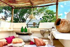 Awesome jungle villa with pool La Veleta