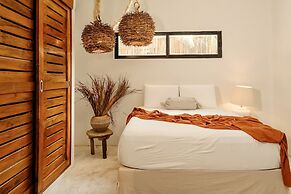 Awesome jungle villa with pool La Veleta