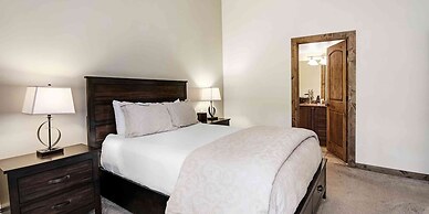 Timberfalls 1005 3 Bedroom Condo by RedAwning