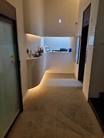 Croissant Hotel Guri by AanK