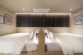 Croissant Hotel Guri by AanK