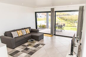 1Br House - Garden & Jacuzzi- Calheta