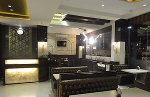 Hotel Naaz Executive Near T2 Airport