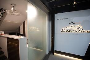 Hotel Naaz Executive Near T2 Airport