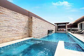 Luxury Pool villa C16 - 4BR 8-10 Persons