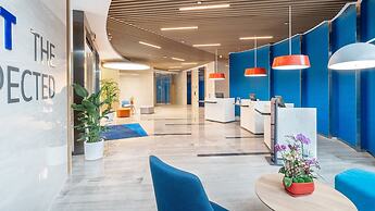 Holiday Inn Express Yangjiang City Center by IHG