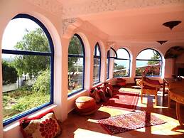 Room in Guest Room - Room in Villa L'air De La Mer