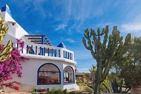 Room in Guest Room - Room in Villa L'air De La Mer