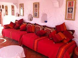 Room in Guest Room - Room in Villa L'air De La Mer