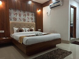 Hotel TLB Palace