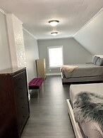 The Wheel of Fortune Duplex-8BR Parking