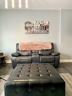 The Wheel of Fortune Duplex-8BR Parking